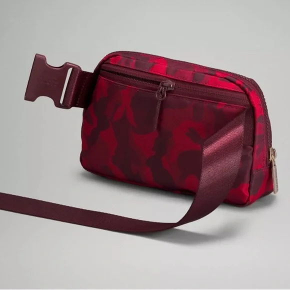 Lululemon Everywhere Belt Bag Lunar Year Red Rabbits 1L - Picture 2 of 12